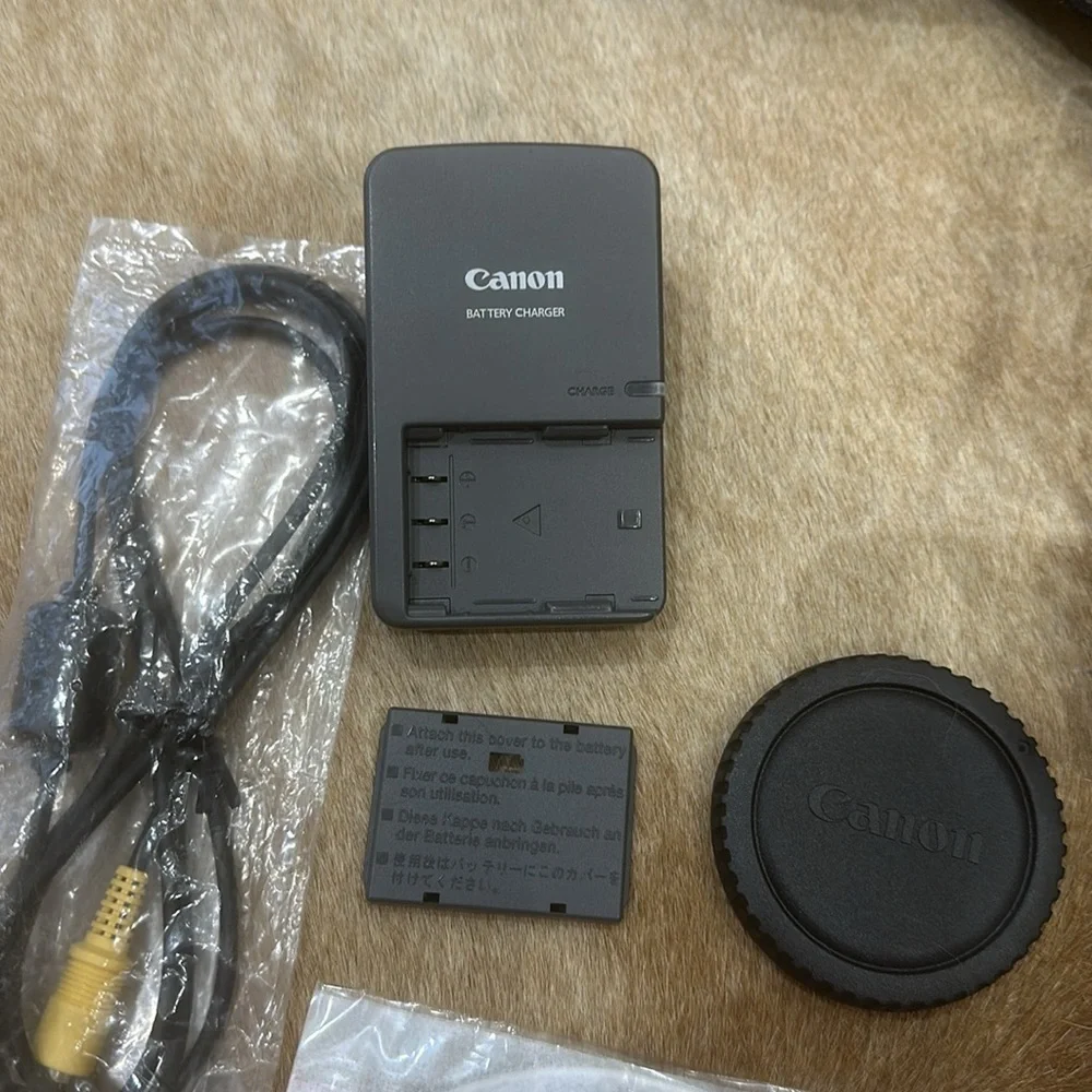 Canon EOS Rebel XTi 400D Digital camera and Speedlite 200E